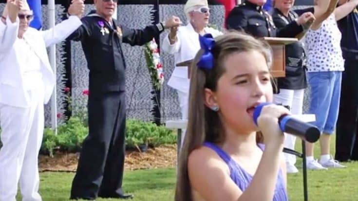 8-Year-Old Performs ‘God Bless The USA’ For Crowd Of Veterans | Country Music Videos