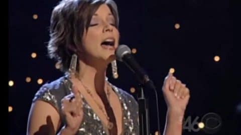 Martina McBride – In My Daughter’s Eyes (LIVE) | Country Music Videos