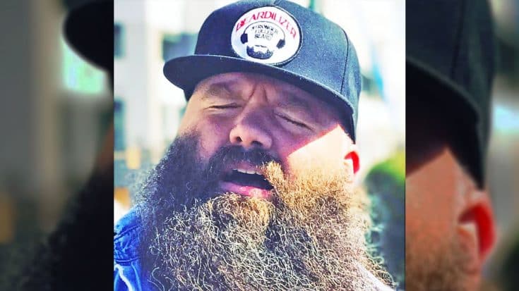 Bearded Musician Transforms ‘Ice Ice Baby’ Into Acoustic Song | Country Music Videos