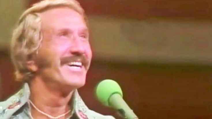 Marty Robbins Filmed Singing “Ribbon Of Darkness” Live At Grand Ole Opry – Date Unknown | Country Music Videos