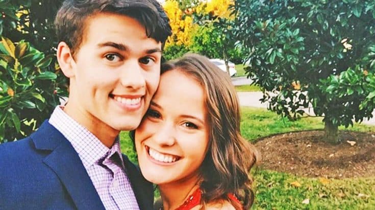 John Luke & Mary Kate Robertson Welcome Adorable New Addition To Their Family | Country Music Videos