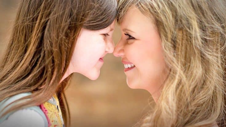 Missy Robertson Dedicates Beautiful Song To Her ‘Inspiration,’ Her Daughter Mia | Country Music Videos