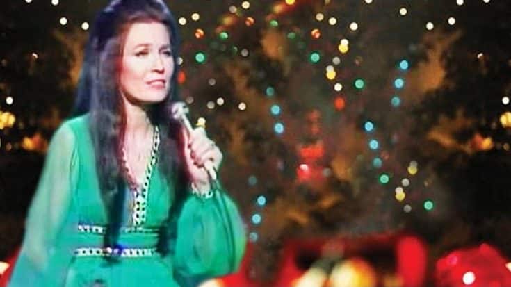 Loretta Lynn Sparks War On Santa With ‘To Heck With Old Santa Claus’ | Country Music Videos