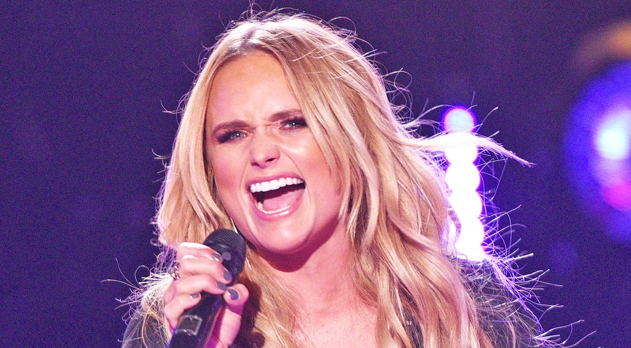Fans Scream When Miranda Lambert Changes Lyrics Of ‘Little Red Wagon’ | Country Music Videos