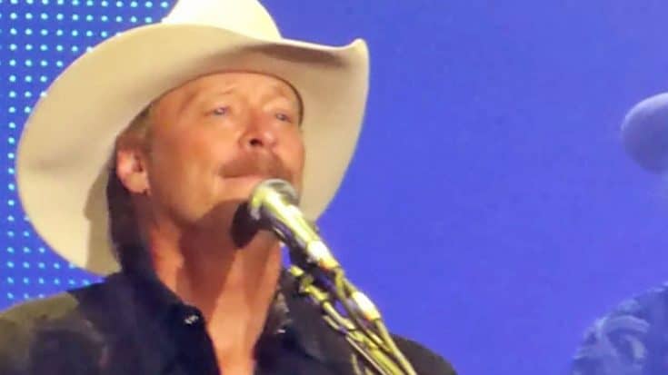 Alan Jackson Reflects On Life & Love While Singing “Remember When” At 2015 Show | Country Music Videos
