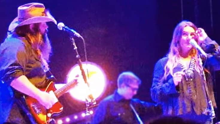 Morgane Stapleton Moved To Tears When Entire Crowd Starts Singing ‘Traveller’ | Country Music Videos