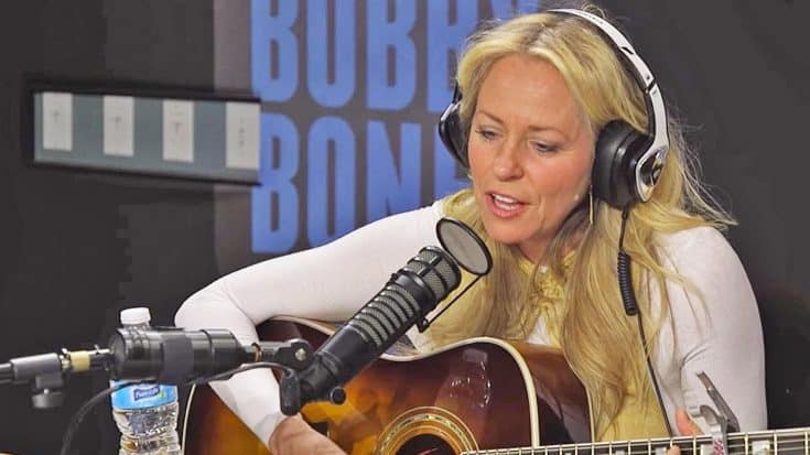 Deana Carter Performs Unplugged Version Of ‘Strawberry Wine’ On ‘Bobby Bones Show’ | Country Music Videos
