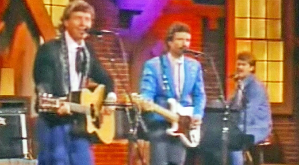 Nitty Gritty Dirt Band Perform Fishin' In The Dark In 1980's Televised  Performance