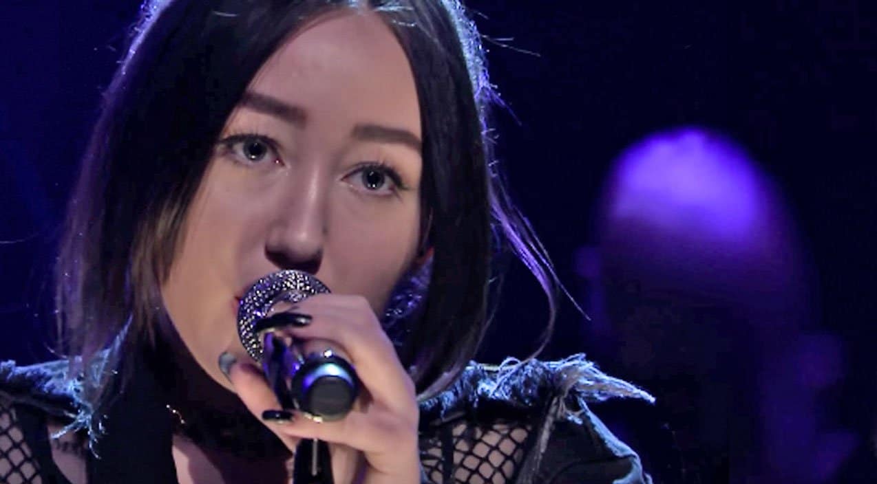 Noah Cyrus Makes Television Debut With Sultry Performance Of Hit Single | Country Music Videos