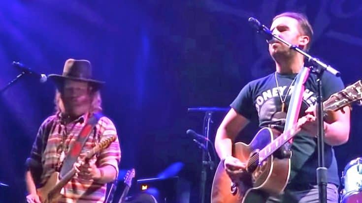 Orlando Victims Honored With Tear-Jerking ‘Go Rest High On That Mountain’ | Country Music Videos