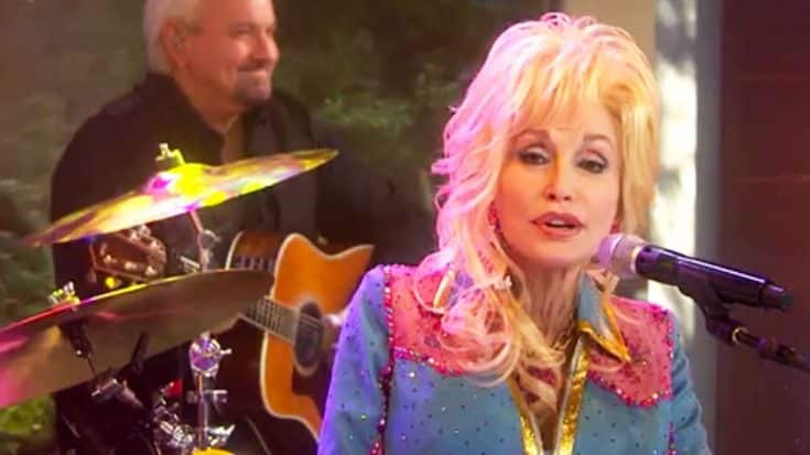 Dolly Parton Talks Small Messages With Big Values In Powerful ‘Coat Of Many Colors’ Performance | Country Music Videos