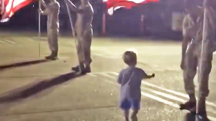 2-Year-Old Goes Up To Line Of U.S. Troops To Shake Their Hands | Country Music Videos