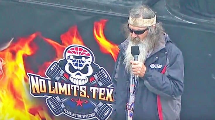 Phil Robertson Takes The Microphone At NASCAR Event. What He Says Might Surprise You | Country Music Videos