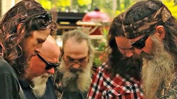 Duck Dynasty Family Needs Our Prayers | Country Music Videos