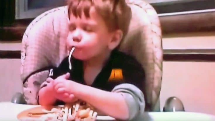 Little Boy Tries To Pray, But Gets Distracted By His Delicious Dinner | Country Music Videos