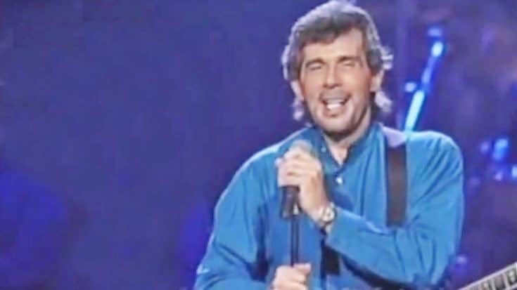 Eddie Rabbitt Performs His #1 Song, ‘I Love A Rainy Night’ | Country Music Videos