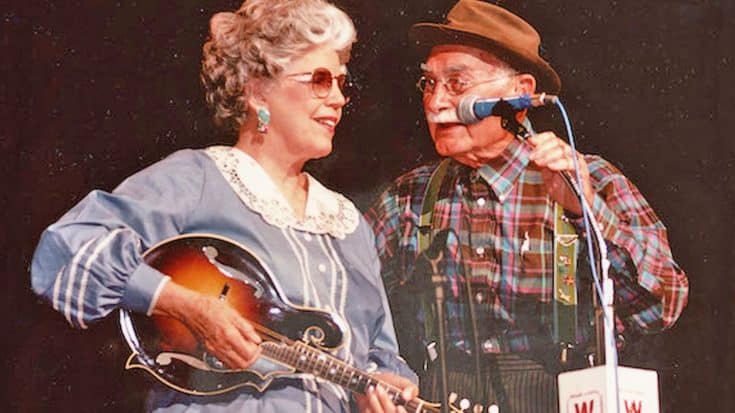 BREAKING NEWS: ‘Hee Haw’ Fiddler Ramona Jones Dies at 91 | Country Music Videos
