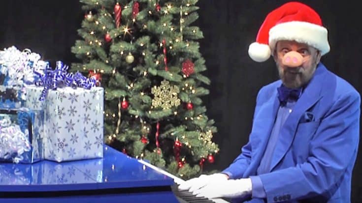 Ray Stevens Does ‘Seymour Swine’ Impression For ‘Blue Christmas’ Cover | Country Music Videos