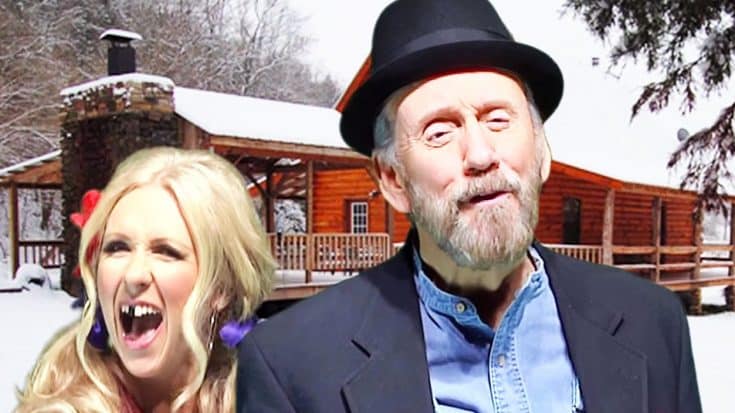 Ray Stevens’ Holiday Song Describes What A “Redneck Christmas” Is All About | Country Music Videos