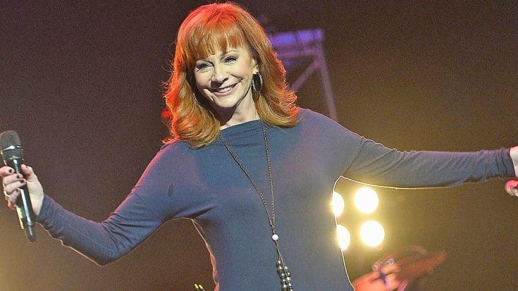 Reba McEntire And Sister Are ‘Twinning’ In Adorable Throwback Photo | Country Music Videos