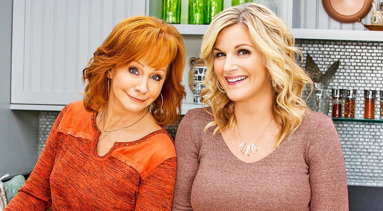 Reba Mcentire Joins Best Friend Trisha Yearwood On Cooking Show Country Rebel
