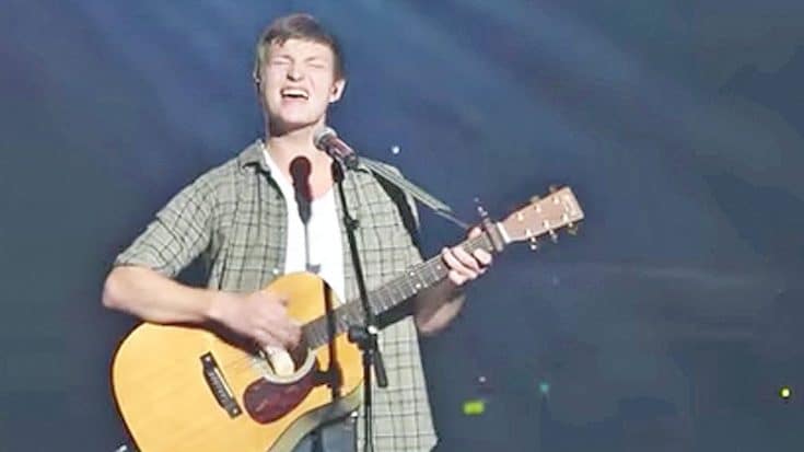 Duck Dynasty’s Reed Robertson Performs Inspiring Song ‘Difference Maker’ For Sold Out Arena | Country Music Videos