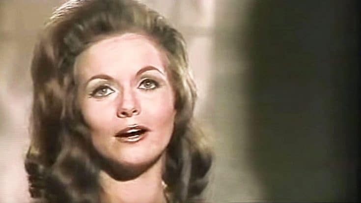 Jeannie C. Riley Tells Off Harper Valley PTA In Opry Performance Of Monster Hit | Country Music Videos