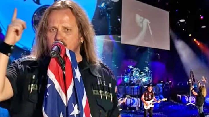 Johnny Van Zant Interrupts ‘Travelin’ Man’ Performance With Surprise Video Of Ronnie | Country Music Videos