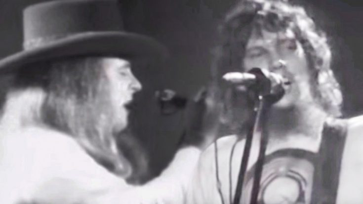 Ronnie Van Zant & Steve Gaines Lead The Charge In Epic Performance Of ‘You Got That Right’ | Country Music Videos