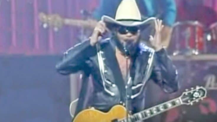 Legendary Hank Williams Jr. Delivers Rowdy Rendition Of ‘Born To Boogie’ | Country Music Videos