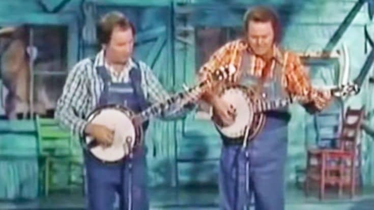 Roy Clark & Buck Trent Tear Up The Stage In Epic ‘Dueling Banjos’ Battle | Country Music Videos