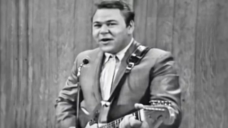 Roy Clark Puts Hysterical Spin On ‘Folsom Prison Blues’ That Will Leave You In Stitches | Country Music Videos