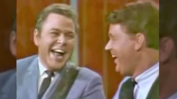 Country Music’s Original Funny Man Roy Clark Performs Hysterical Medley | Country Music Videos