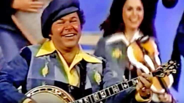 Roy Clark Rocks ‘The Donny & Marie Show’ With Epic ‘Foggy Mountain Breakdown’ | Country Music Videos