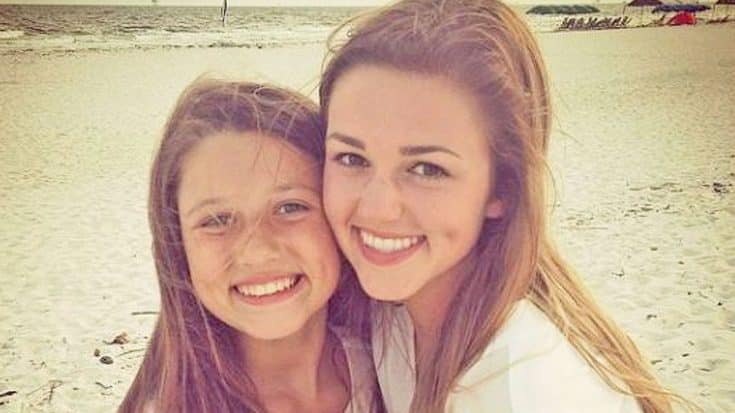 Sadie Robertson Looks Identical To Little Sister While Soaking Up Miami Sun | Country Music Videos