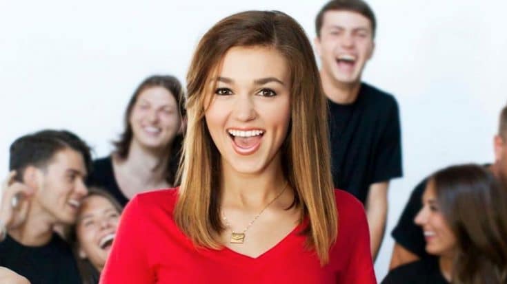 Just Hours After Her Book Release, Sadie Robertson Gets BIG News! | Country Music Videos