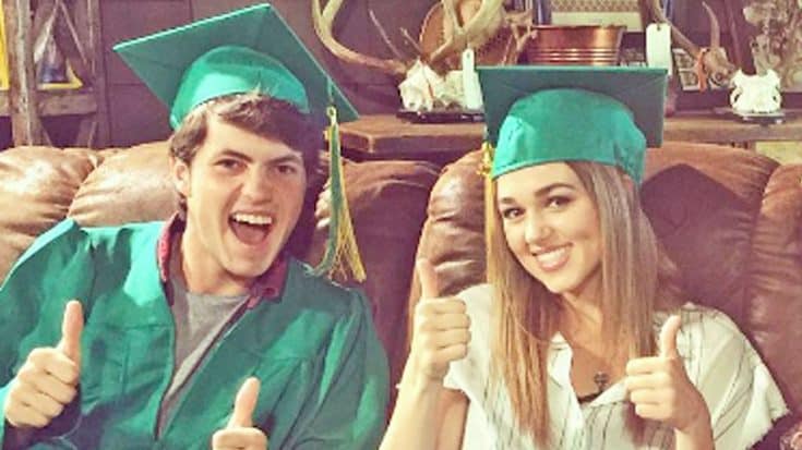Duck Dynasty Family Celebrates Two Very Important Graduates | Country Music Videos