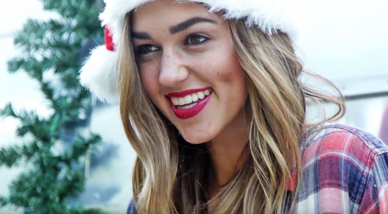 Sadie Robertson Posing In A Christmas Onesie Is Too Adorable For Words | Country Music Videos
