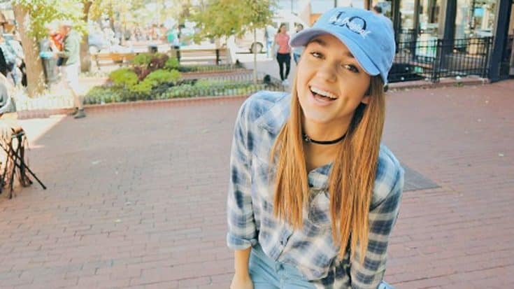 Sadie Robertson Announces She Is Moving Away From Home | Country Music Videos