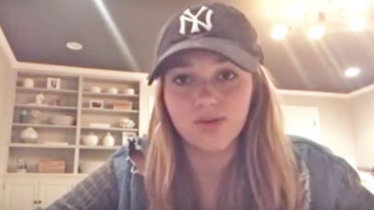 Sadie Robertson Urges Fans To Pray For President Trump | Country Music Videos