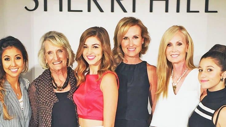 Robertson Family Supports Sadie At New York Fashion Week | Country Music Videos