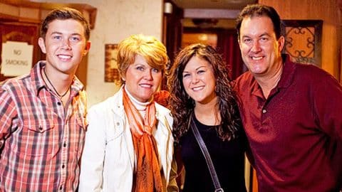 Familiefoto van de muzikant, getrouwd met Gabi Dugal, die beroemd is vanwege American Idol  