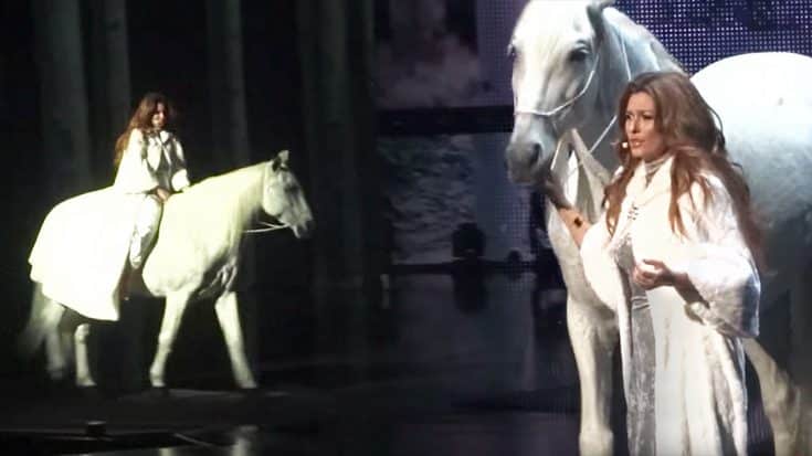 Shania Twain Enters Stage On Horseback For 2014 Performance Of ‘You’re Still The One’ | Country Music Videos