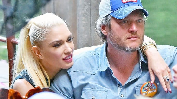 Blake Shelton Caught Checking Out Gwen’s Assets In Hysterical Selfie | Country Music Videos