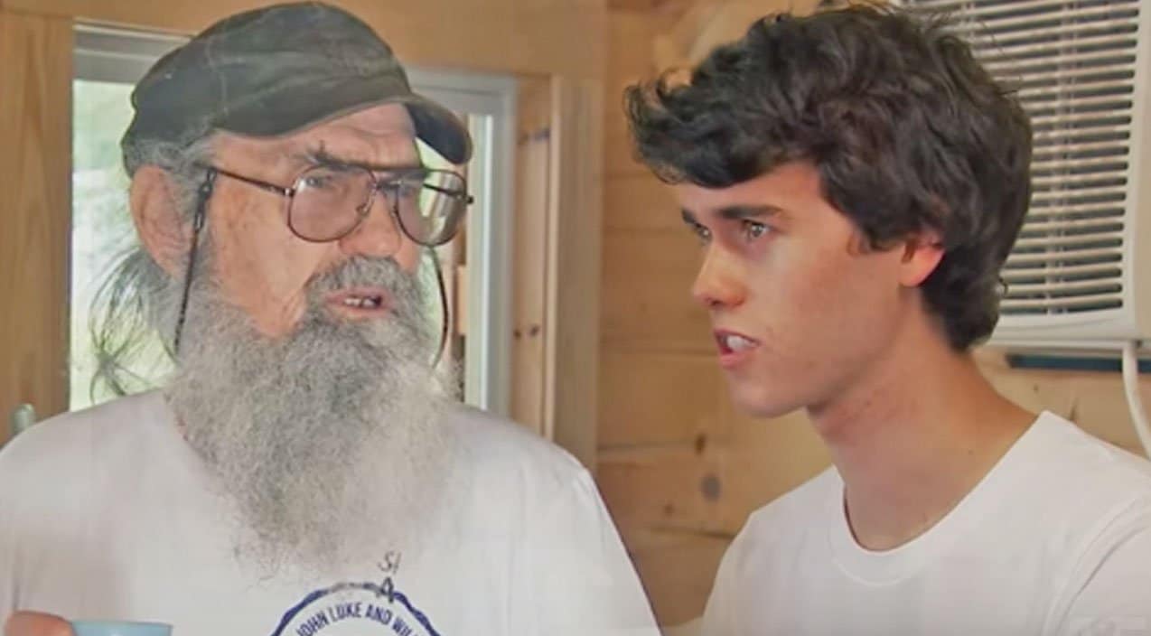 Hilarity Ensues When Uncle Si Tries To Help John Luke With His New Business | Country Music Videos