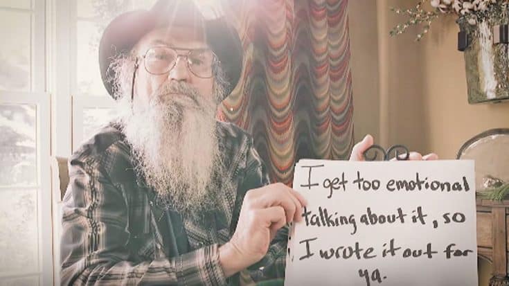 Si Robertson Gets So Emotional He Can’t Speak | Country Music Videos