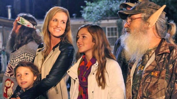 ‘Duck Dynasty’ Family Sings Touching Rendition of ‘Silent Night’ | Country Music Videos