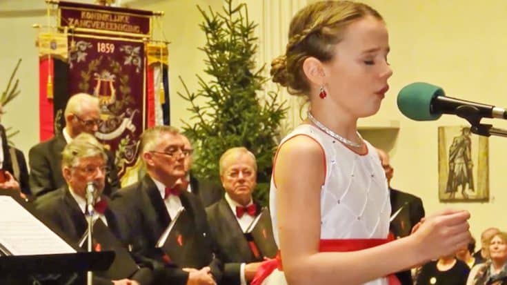 11-Year-Old Delivers Chilling Rendition Of ‘O Holy Night’ That Will Move You To Tears | Country Music Videos