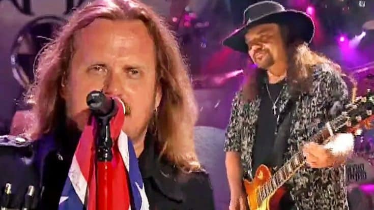 Skynyrd Brings Down The House With Gripping Live Performance Of ‘Sweet Home Alabama’ | Country Music Videos