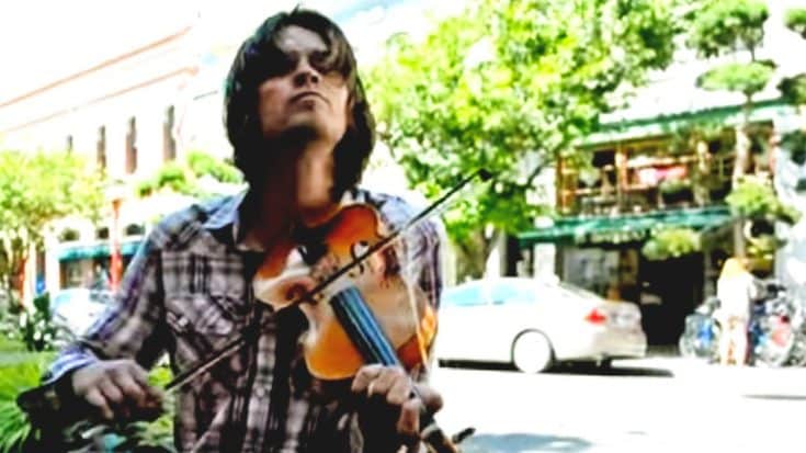 Street Performer Stops People Dead In Their Tracks With Toe-Tappin’ Fiddle Solo | Country Music Videos